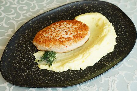 Котлета с картофельным пюре