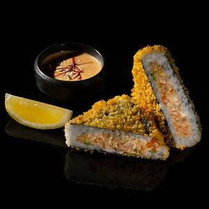 Темпура онигири с лососем