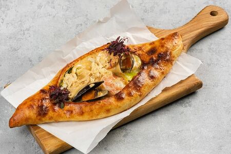 Хачапури с морепродуктами 