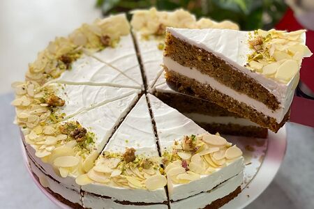 Большой морковно-апельсиновый торт