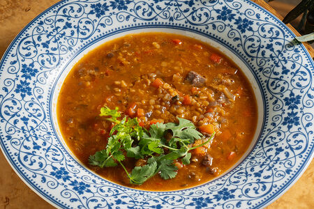 Чечевичный суп с томленой говядиной 