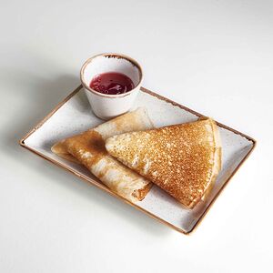 Блинчики с малиновым топпингом детям