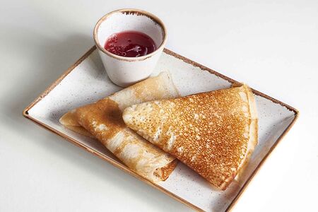 Блинчики с малиновым топпингом детям