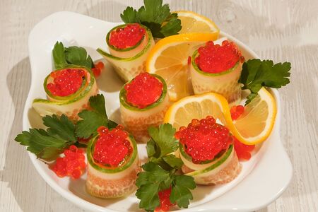 Слабосоленая сёмга с творожным сыром и красной икрой