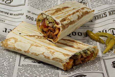 Шаурма из курицы в лаваше