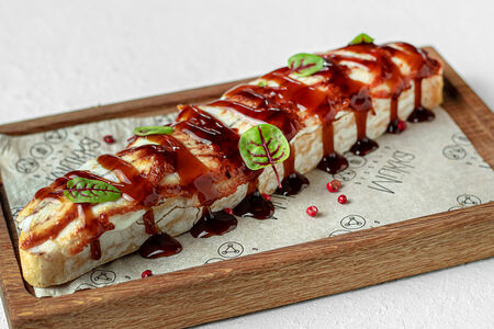 Брускетта с угрем и страчателлой