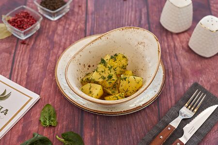 Картофель отварной с зеленью