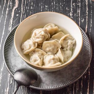 Пельмени с бульоном
