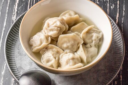 Пельмени с бульоном