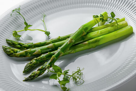 Спаржа на гриле или на пару