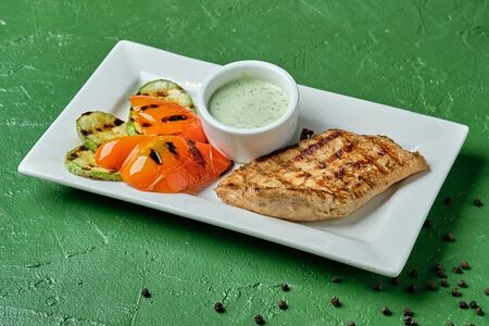 Стейк из индейки с овощами гриль