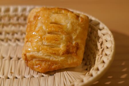 Слойка с ветчиной и сыром