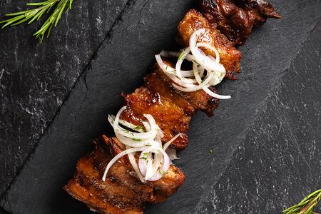 Шашлык из свиных ребрышек