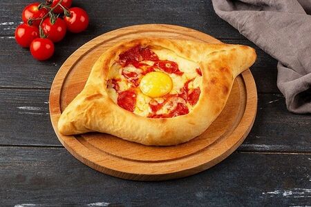Хачапури по-аджарски с пепперони