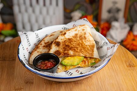 Кесадилья с авокадо