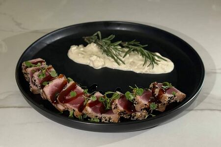 Татаки из тунца с соусом шримп