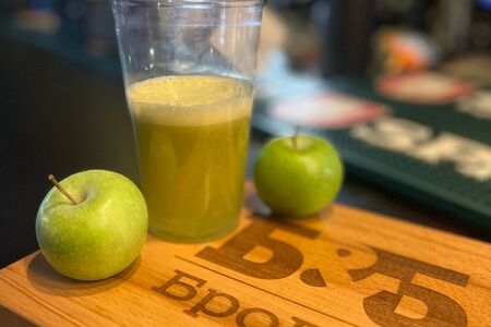 Яблочный свежевыжатый сок 300мл