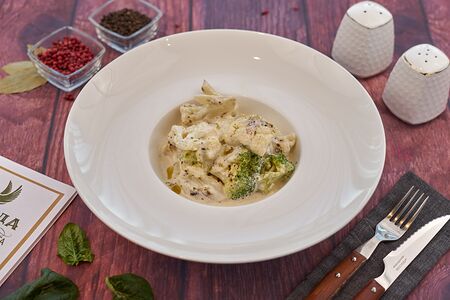 Микс цветной капусты и брокколи в сливочном соусе