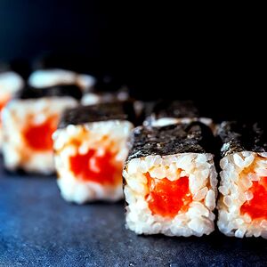 Ролл острый с лососем