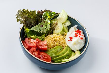 Боул с яйцом пашот 