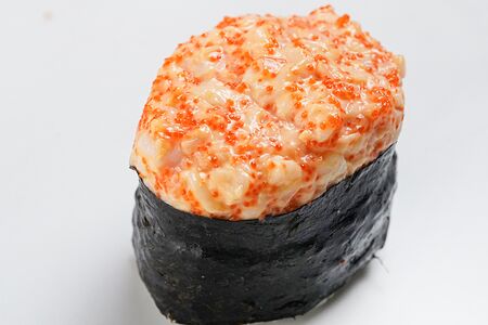 Гункан с замесом креветки, тобико