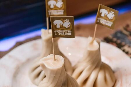 Хинкали с копченой курицей и грибами