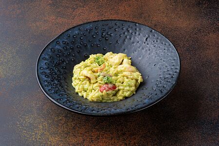 Орзо с креветками и песто