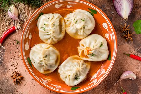 Манты в соусе лагмана