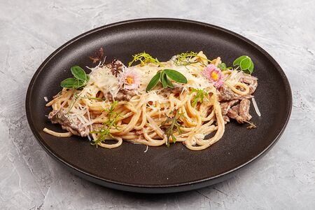 Паста с нежной сливочной телятиной