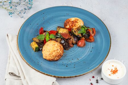 Котлеты из мяса краба с рататуем