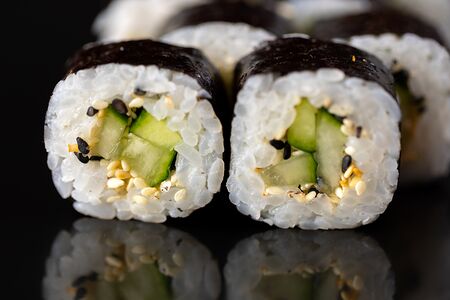 Ролл с огурцом