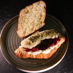 Круассан с бананом