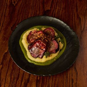 Копченый язык с пюре из корня сельдерея и укропным гелем