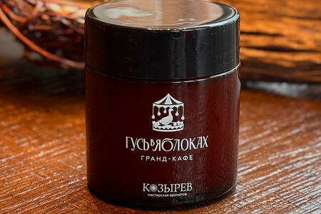 Свеча с ароматом пряный сандал 