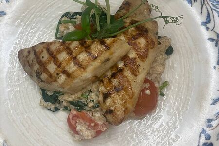 Куриная грудка с киноа в сливочном соусе