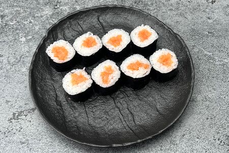 Ролл с лососем