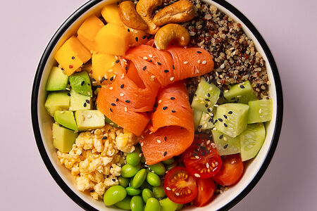 Боул с копчёным лососем