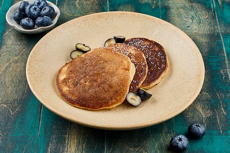 Панкейки с голубикой и белым шоколадом