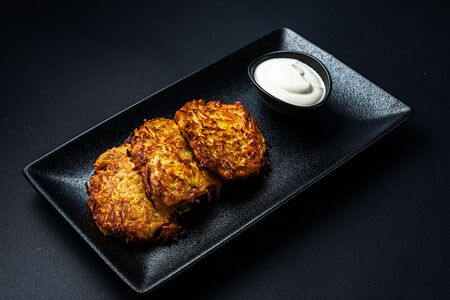 Драники со сметаной