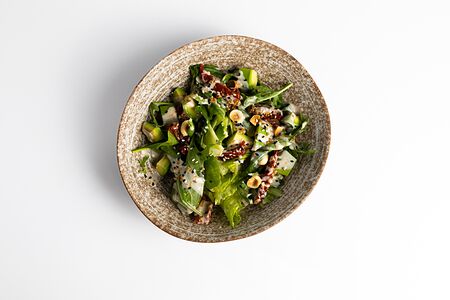 Зеленый салат с авокадо