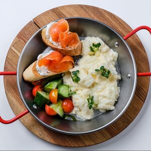 Скрэмбл с лососем