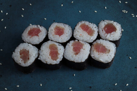 Маки с тунцом