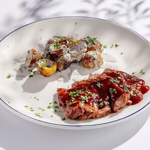 Фланк-стейк су-вид с молодым картофелем в трюфельном соусе