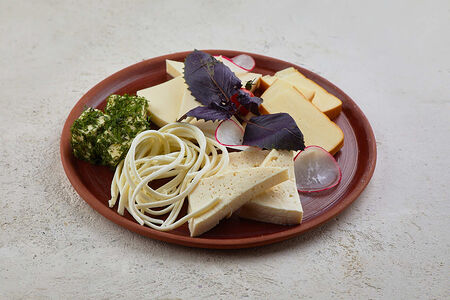 Ассорти кавказких сыров