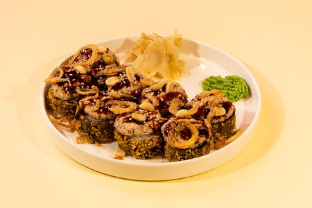 Ролл жареный с тунцом