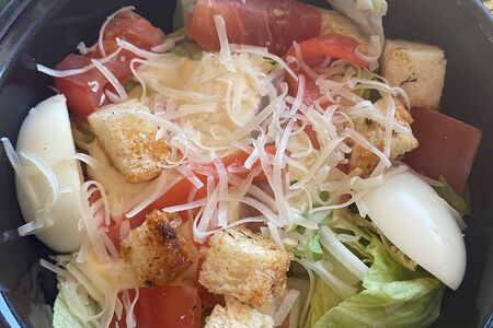 Салат Цезарь с семгой