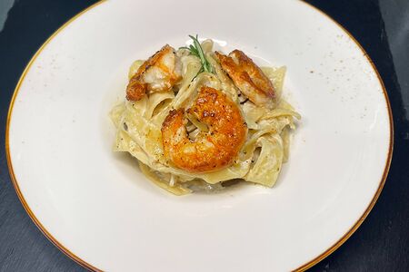 Фетучини с королевскими креветками