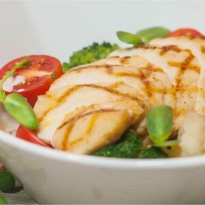 Сочная куриная грудка с овощами