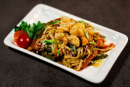 Удон с креветками