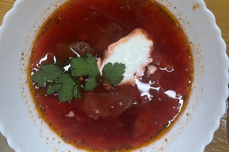 Борщ из свежей капусты со сметаной